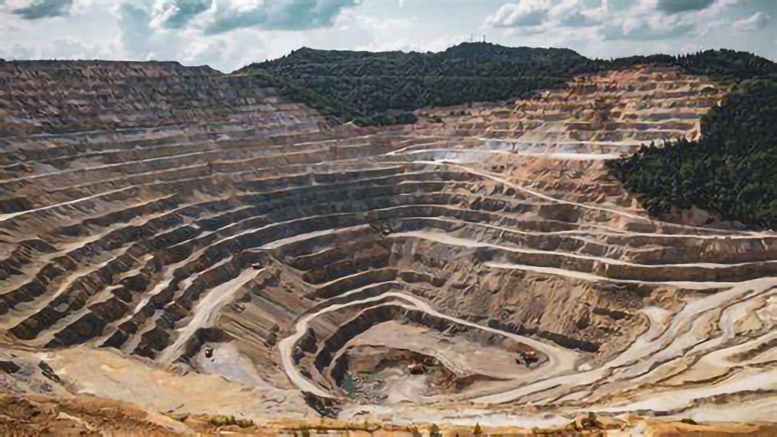 Scientific Selection Strategies and Key Influencing Factors for Metal Mine Extraction Methods