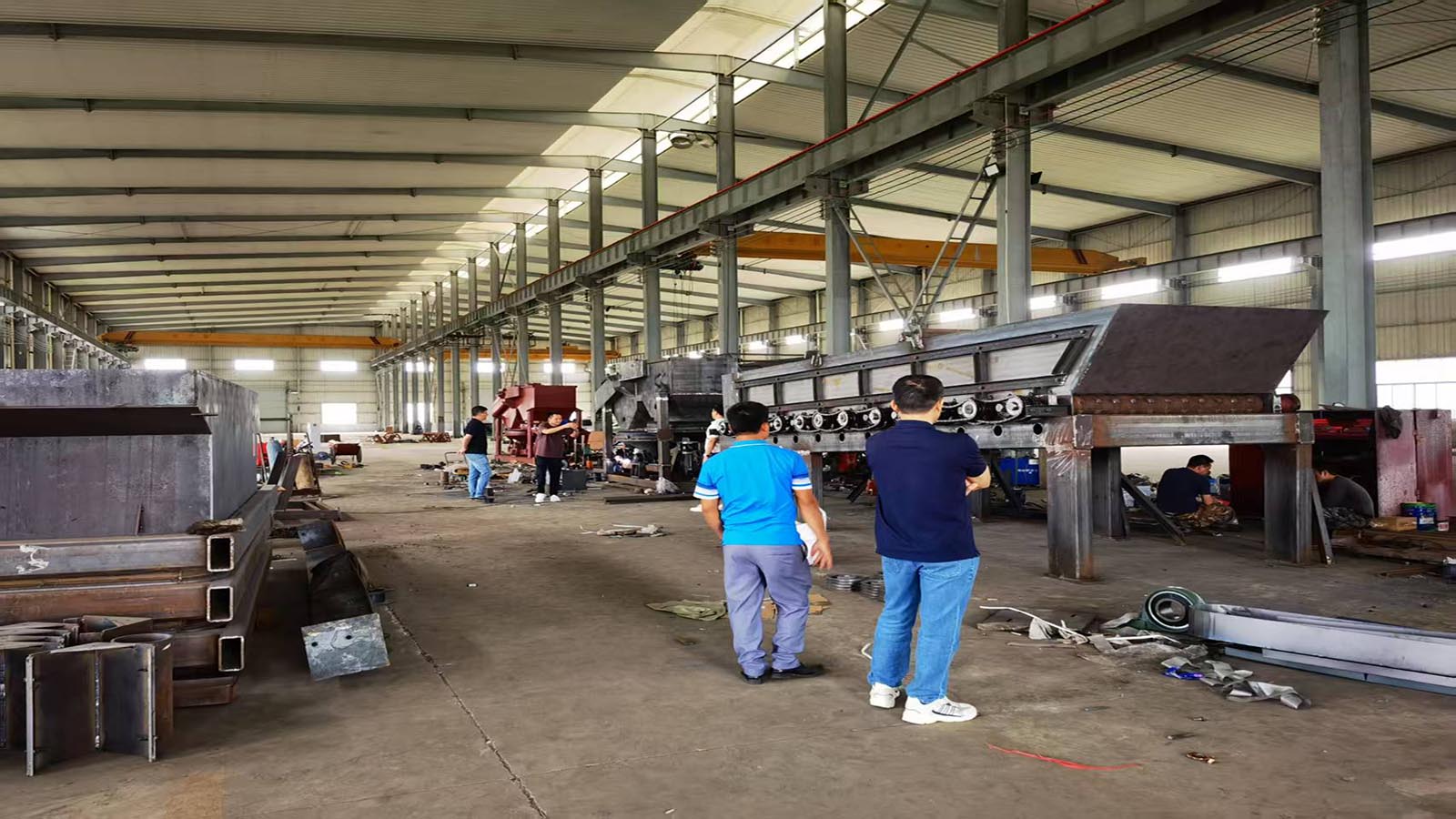 Vietnamese Delegation Praises Equipment Quality During Factory Inspection
